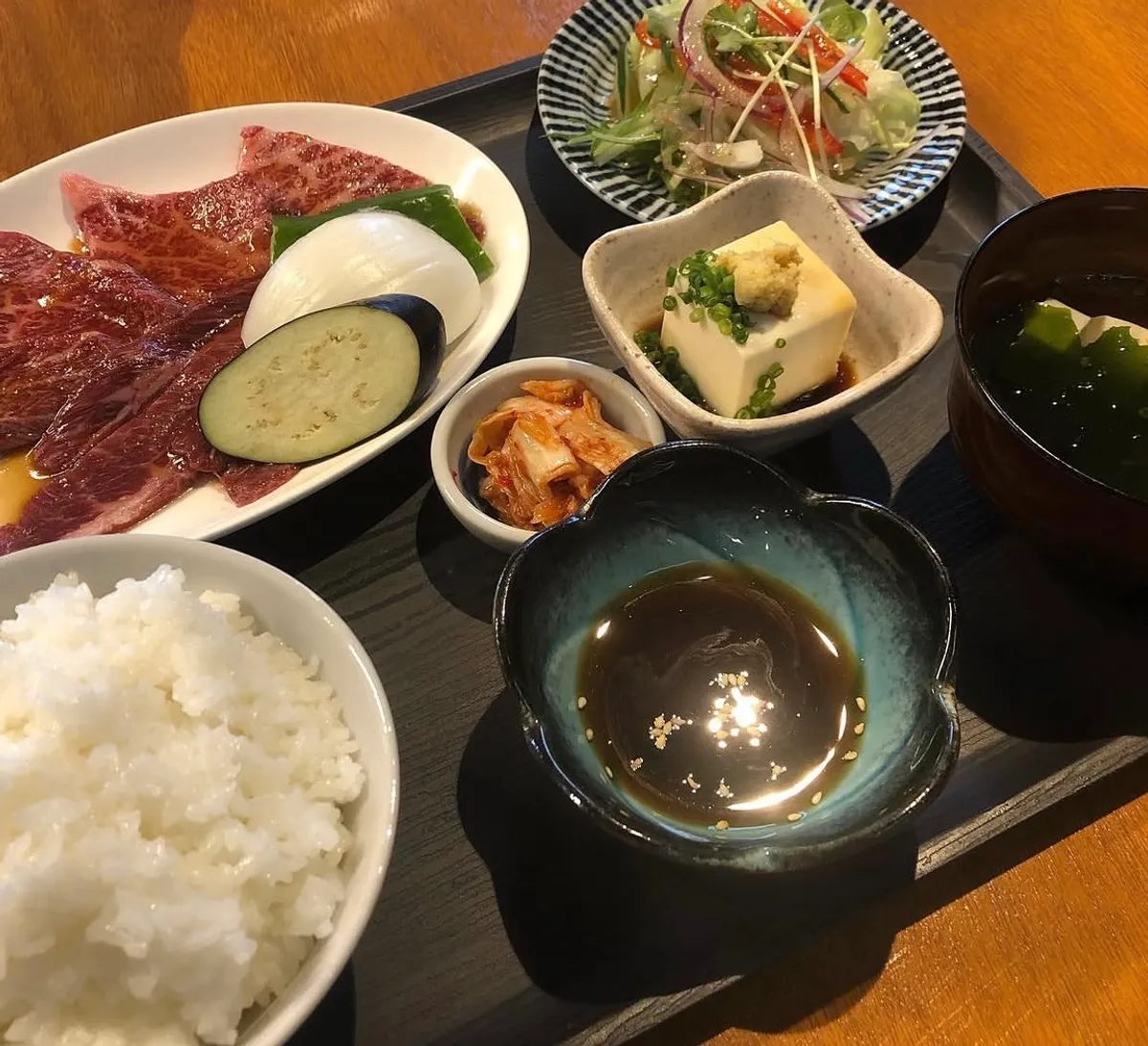 国産牛焼肉ランチ定食 ご飯・サラダ・キムチ・吸い物付き